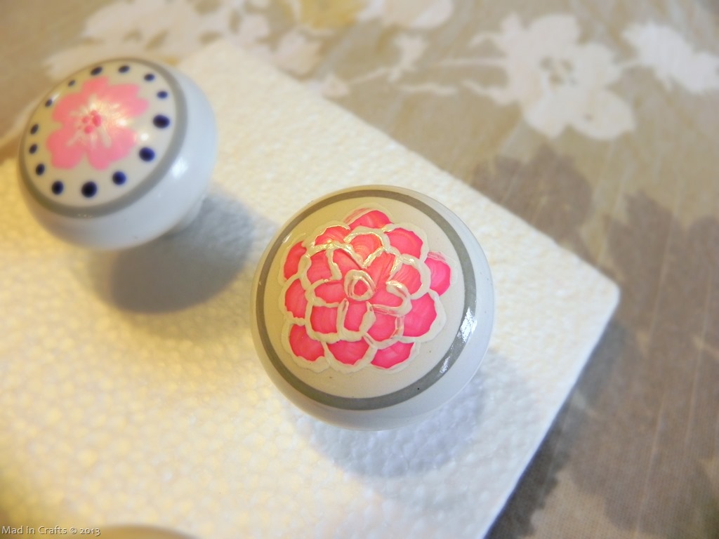 hand-painted-flower-pull_thumb