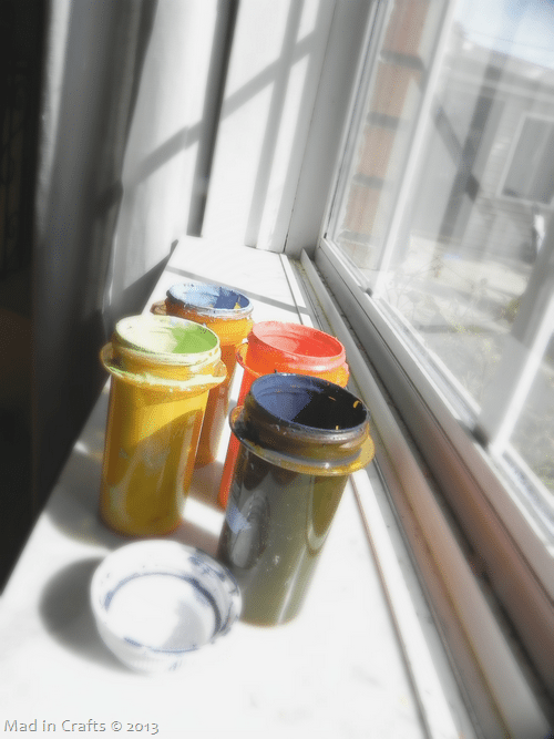 store-mixed-paints-in-pill-bottles_t
