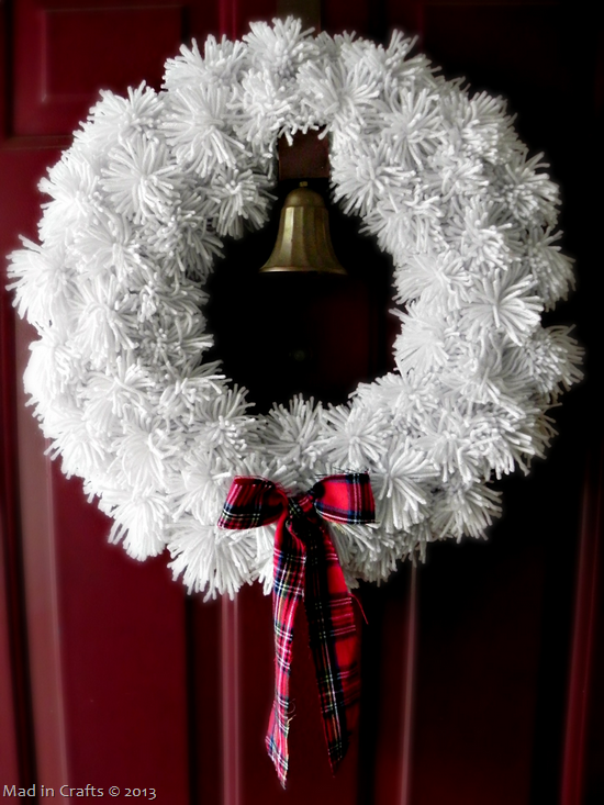 Pom-pom-wreath-with-bow_thumb1