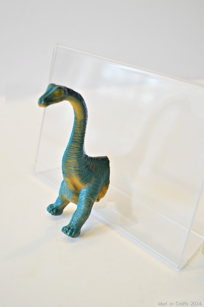 Plastic Animal Bookends match cut angle to frame