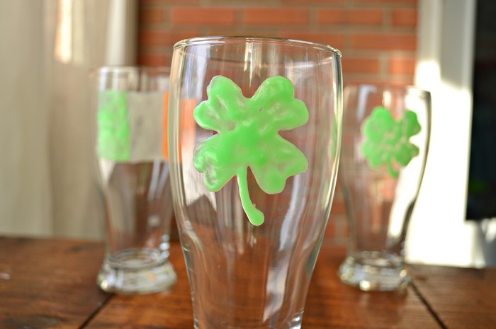 shamrock pub glass cling