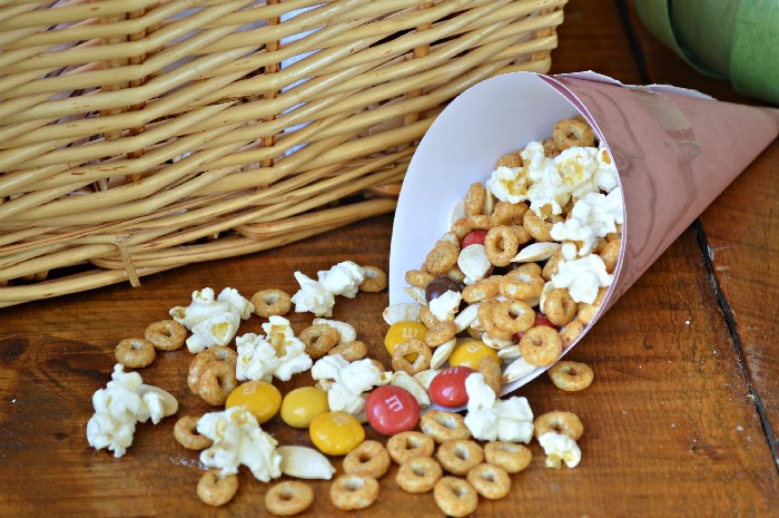 pumpkin-fall-snack-mix