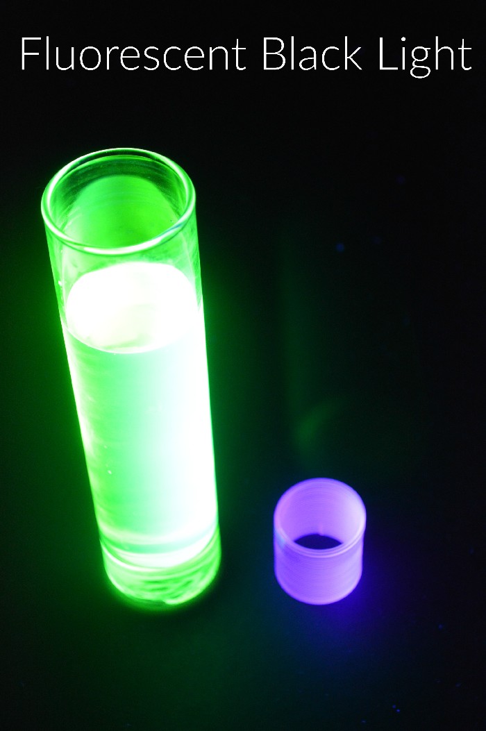 fluorescent-black-light-bulb
