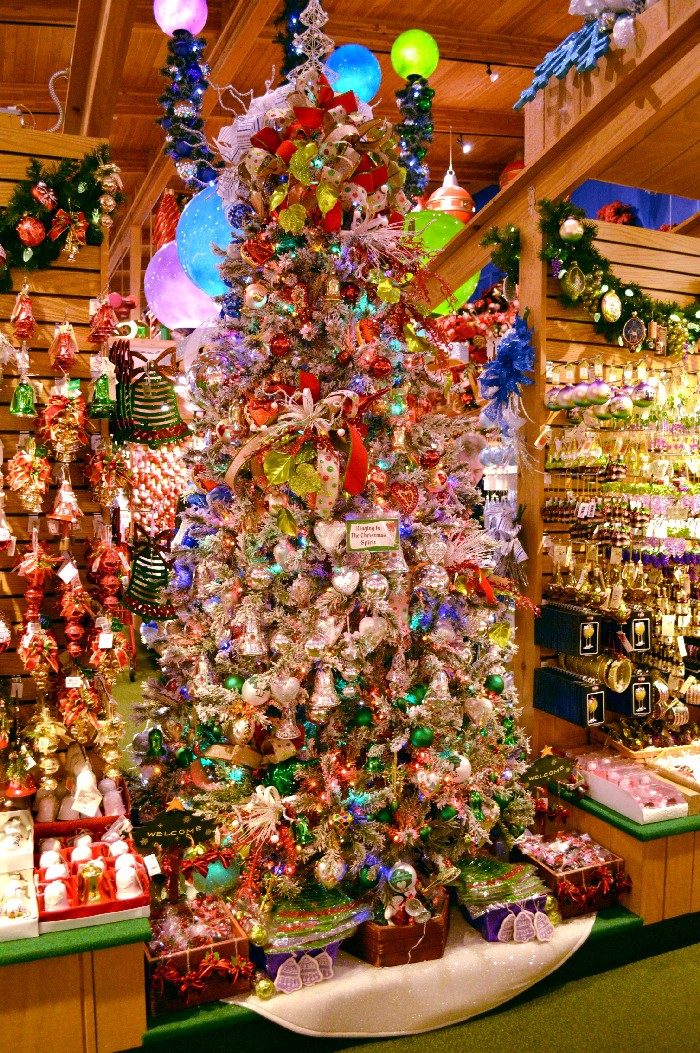 ringing-in-the-christmas-spirit-tree