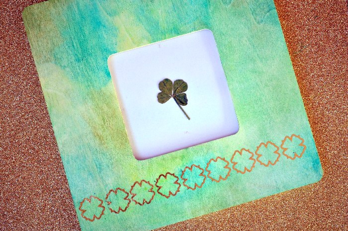 FOUR LEAF CLOVER WATERCOLOR FRAME