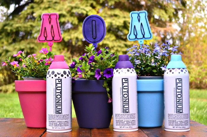 SPRAY PAINTED FLOWER POTS FOR MOTHER’S DAY