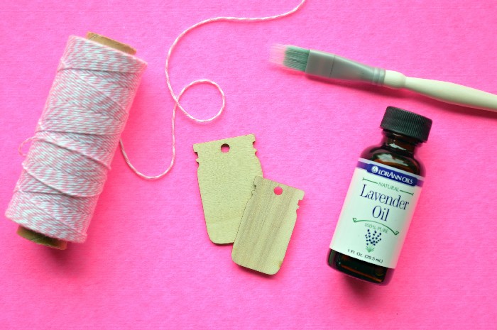 THE EASIEST WAY TO MAKE ESSENTIAL OIL AIR FRESHENERS