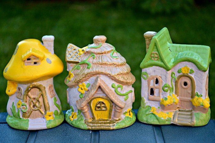 REPAINTING DOLLAR STORE FAIRY HOUSES WITH OUTDOOR PAINT