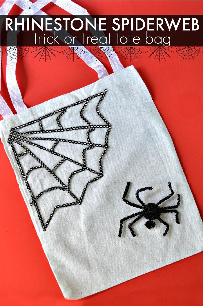 TRICK OR TREAT TOTE: GLOW IN THE DARK