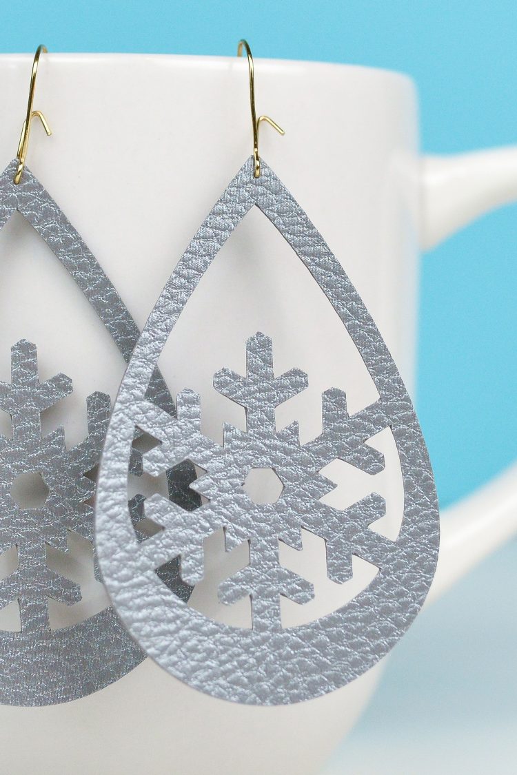 HOW TO MAKE WIRE SQUIGGLE ORNAMENTS