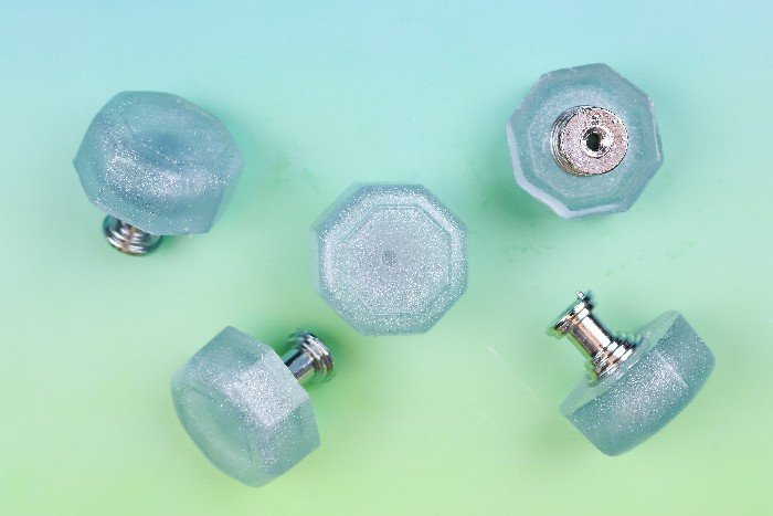 DIY ICY RESIN CABINET DRAWER PULLS FROM RESIN
