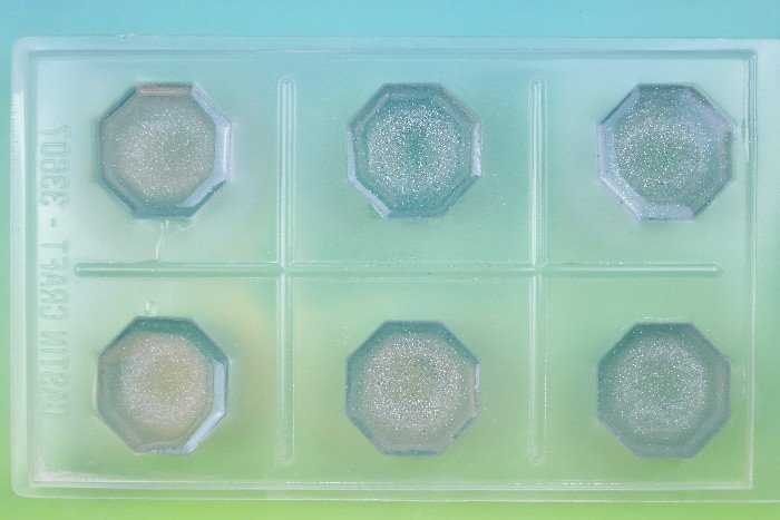 DIY ICY RESIN CABINET DRAWER PULLS FROM RESIN