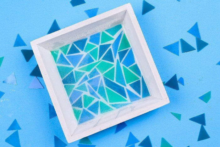 MAKE A MOSAIC ENTIRELY FROM RESIN