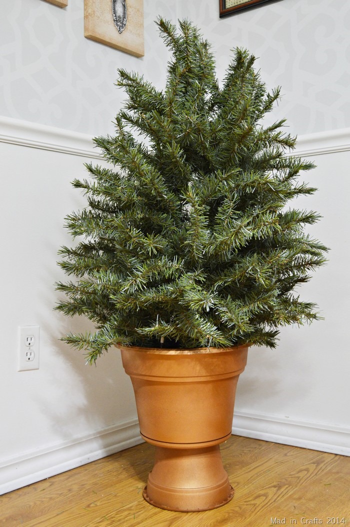 RECYCLE AN ARTIFICIAL TREE INTO TOPIARIES Mad in Crafts