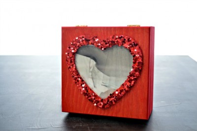 GLITTERED HEART PHOTO BOX