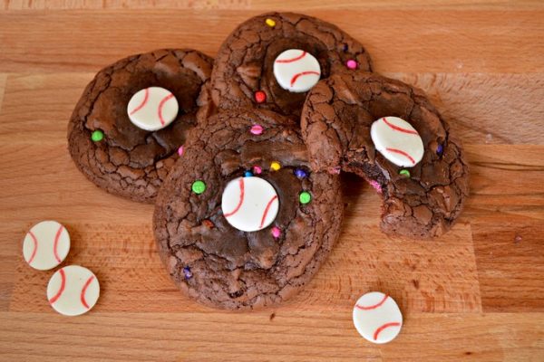 BASEBALL BROWNIE COOKIES - Mad in Crafts