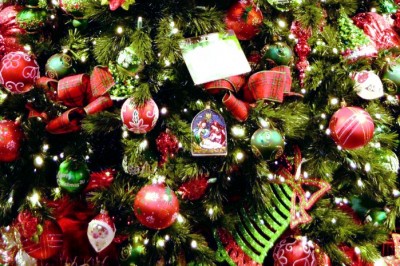 CHRISTMAS TREE INSPIRATION FROM BRONNER’S CHRISTMAS WONDERLAND