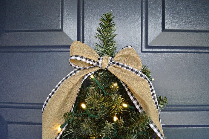 FRONT DOOR CHRISTMAS TREE WITH LIGHTS