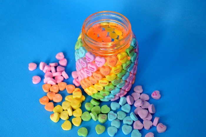 CANDY HEART MASON JAR FOR VALENTINE’S DAY