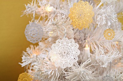 15 MINUTE SNOWFLAKE ORNAMENTS WITH LIQUID SCULPEY