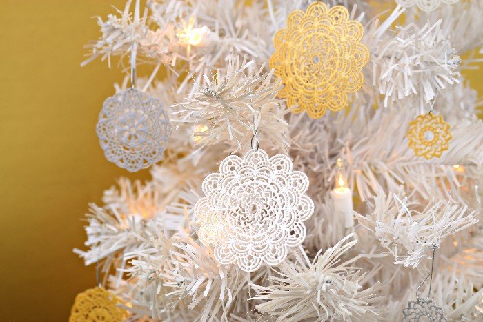 15 MINUTE SNOWFLAKE ORNAMENTS WITH LIQUID SCULPEY