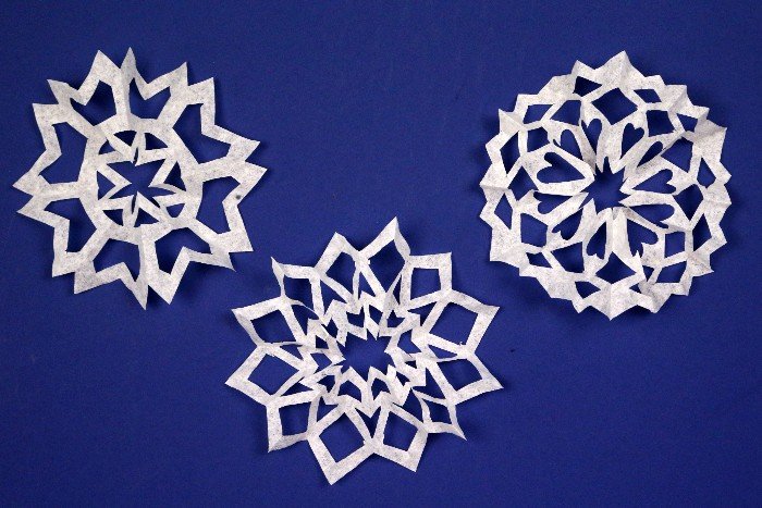 CLEAR SNOWFLAKE ORNAMENTS FROM COFFEE FILTERS