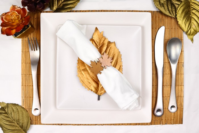 Thanksgiving place setting with square plants and metallic leaves
