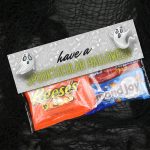 a Ziploc bag of Halloween candy with printable bag toppers that read Have a Spooktacular Halloween